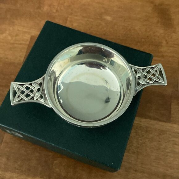 The Highland Quaich Scottish Piper Pewter Bowl - Picture 3 of 11